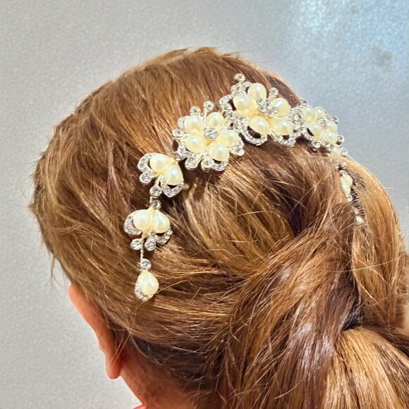 Bridal Hair Comb With Faux Pearls & Rhinestones Floral Design - Picture 7 of 9